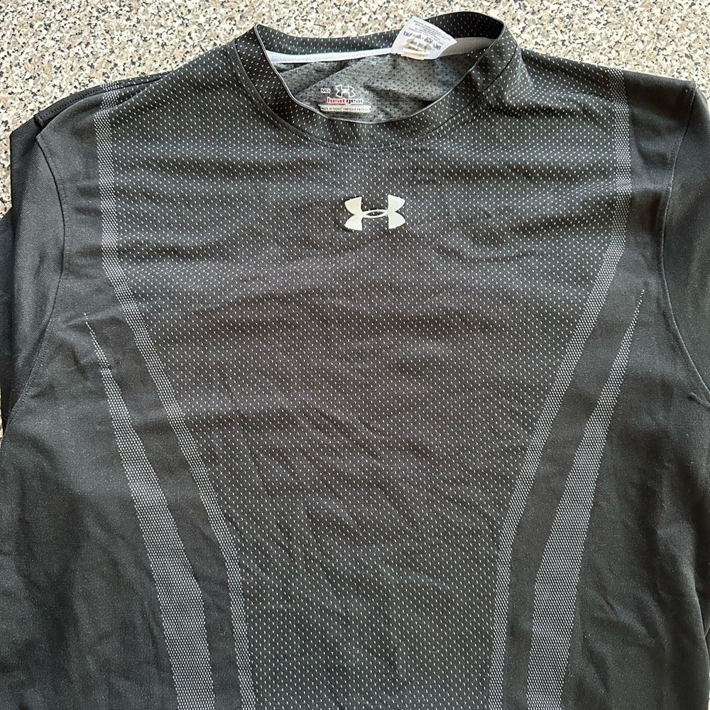 Men’s Under Armour heat gear size medium t-shirt. Like new!